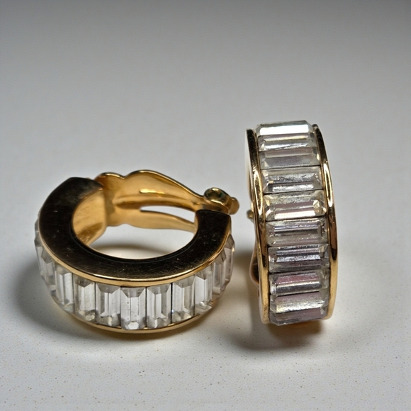 JOAN RIVERS Vintage Gold Plated Chunky Crystal Hoop Clip-on Earrings - Picture 3 of 5
